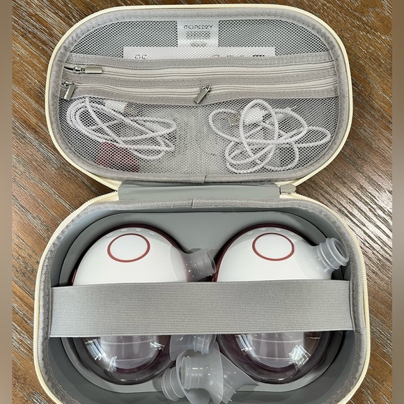 NWOT Momcozy M6 Hands- Free Wearable Electric Breast Pump - Picture 4 of 6